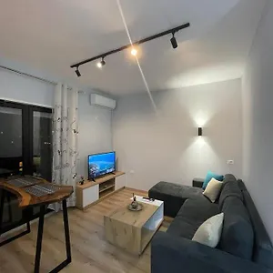 Center Goldi , Tiran Arnavutluk